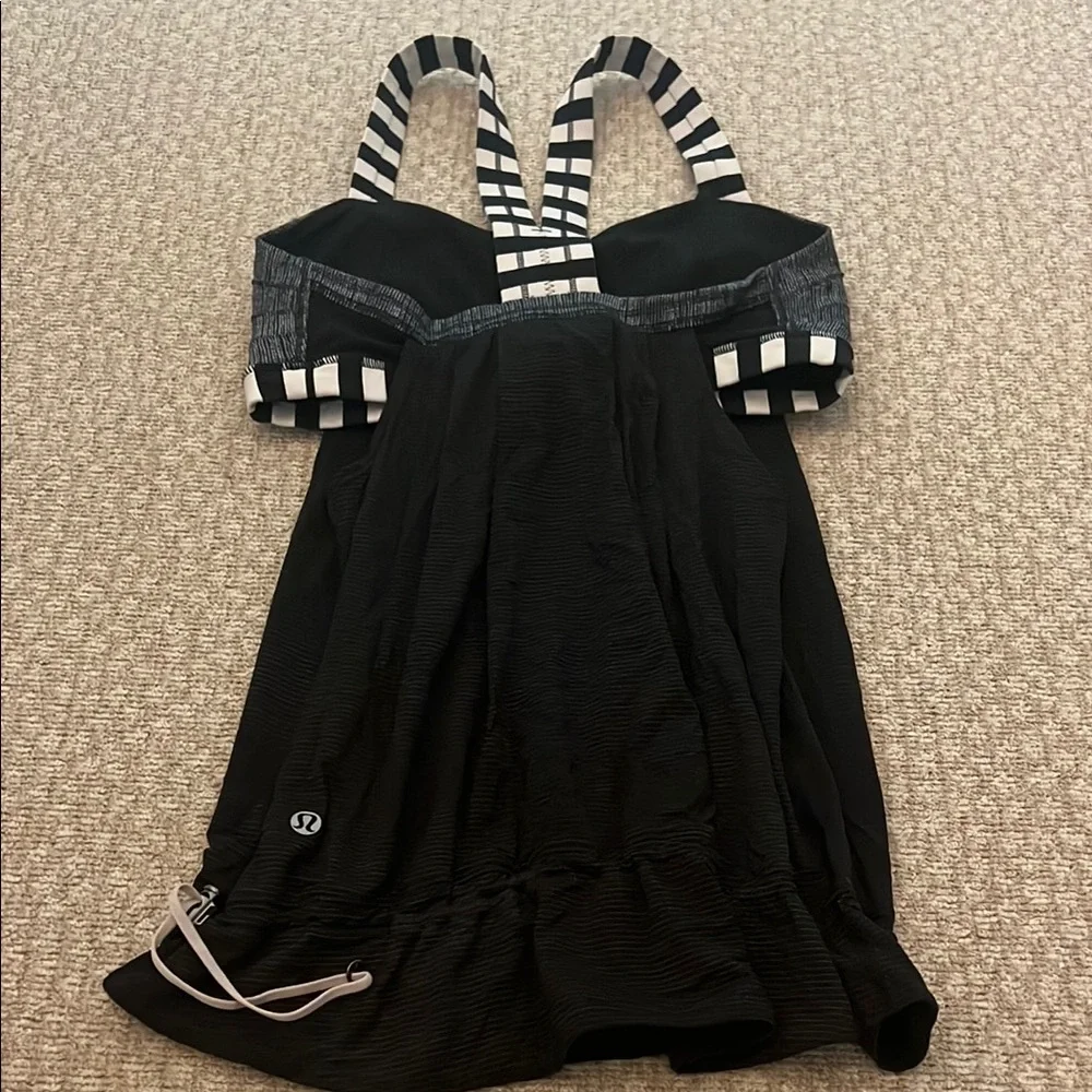 Lululemon top with drawstring and built in sports bra. - Picture 4 of 4